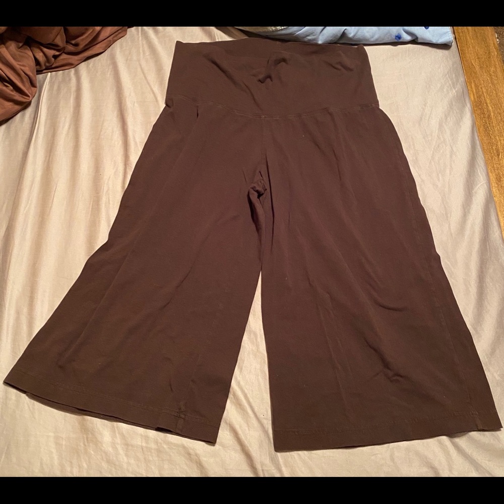 2 brown Capris